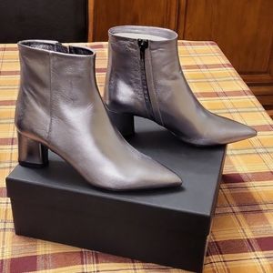 Nwt Theory Casena Metallic Nappa boots